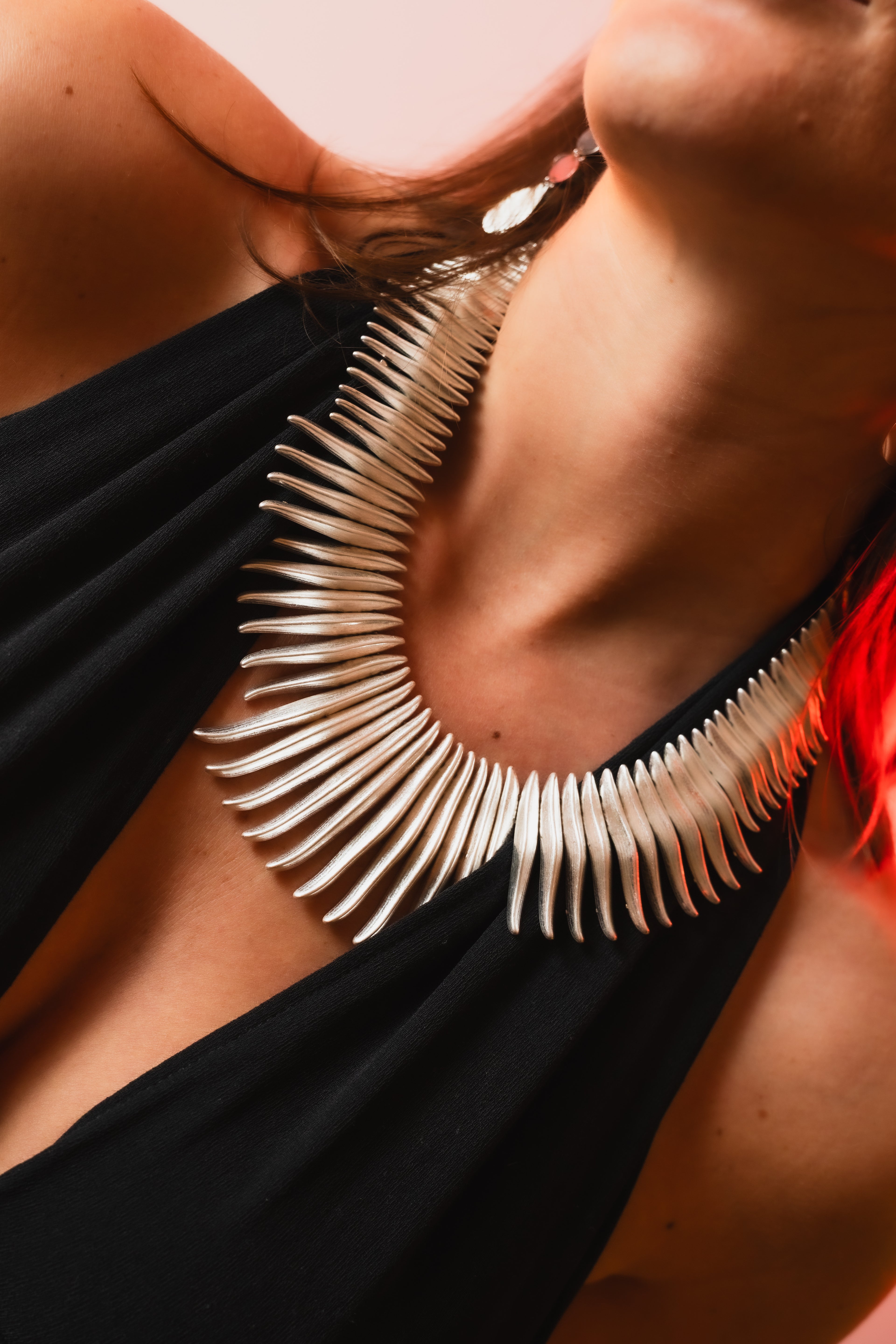 COLLAR EFECTO PLUMAS