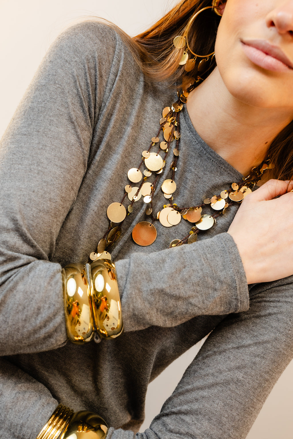 COLLAR TACHUELAS DORADAS