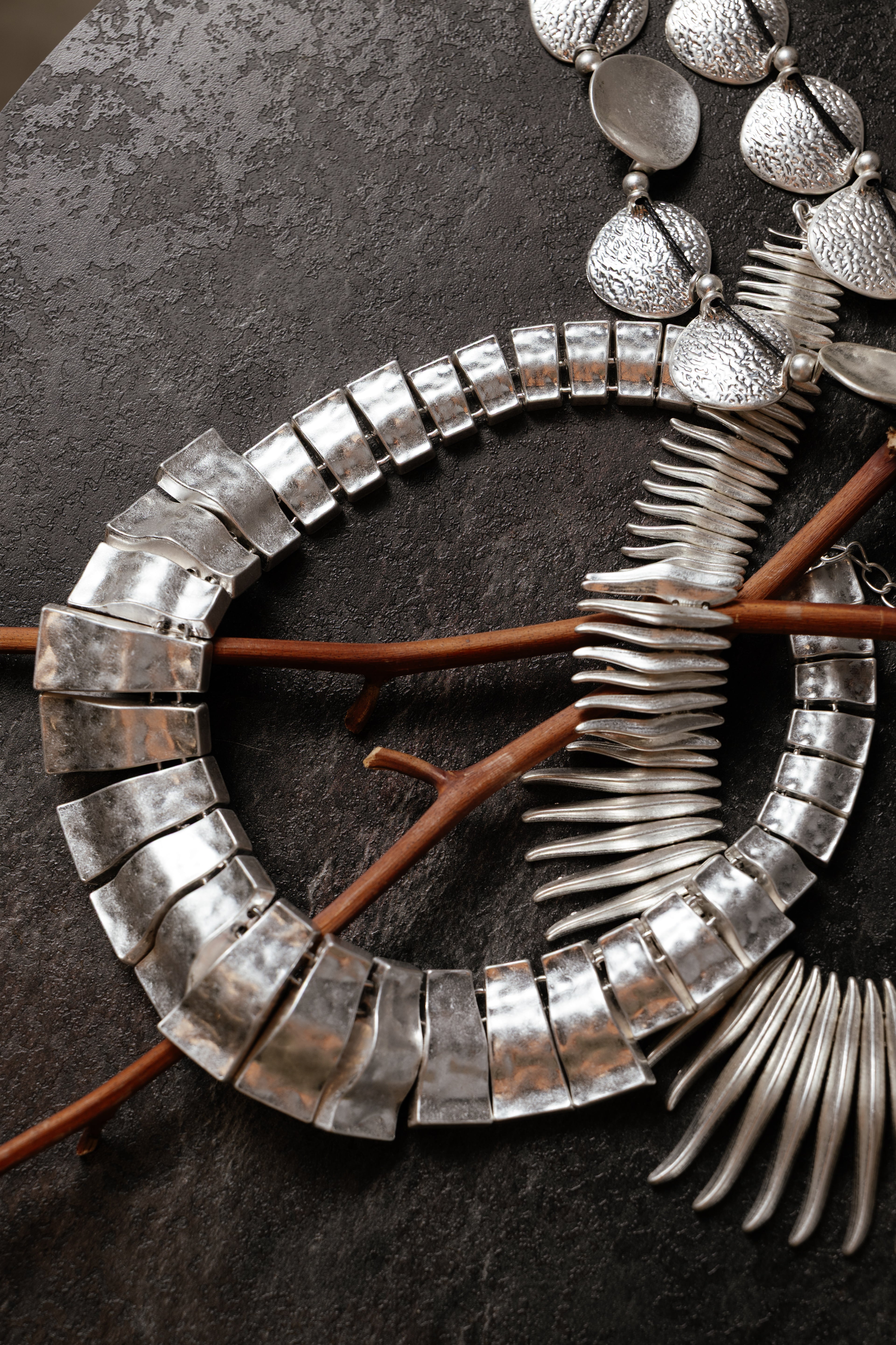 COLLAR PLACAS ESCALONADAS